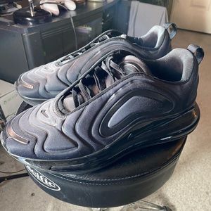 Air max 720 all black size 9